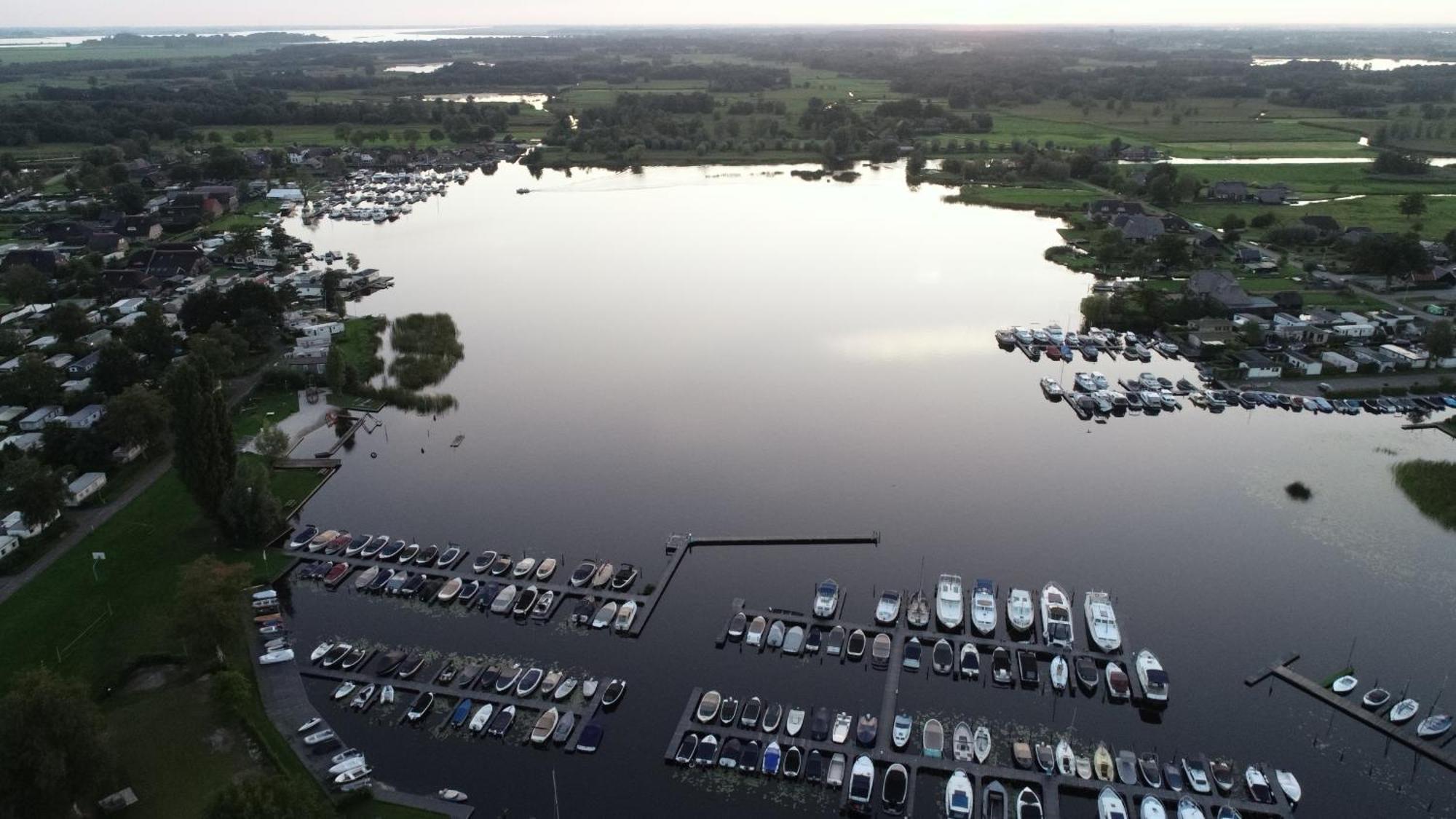 Camping Kleine Belterwijde, Wiede Lodge Met Uitzicht Over Het Water Экстерьер фото