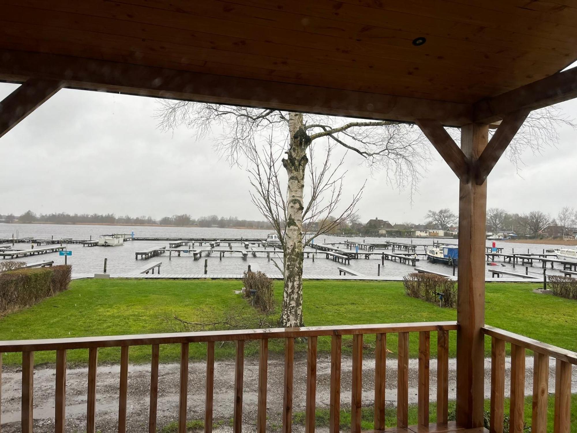 Camping Kleine Belterwijde, Wiede Lodge Met Uitzicht Over Het Water Экстерьер фото