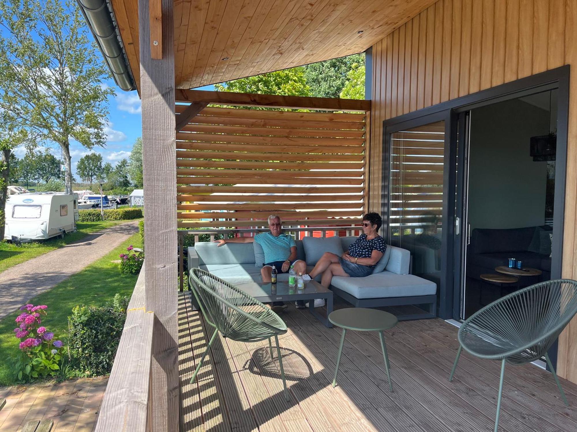 Camping Kleine Belterwijde, Wiede Lodge Met Uitzicht Over Het Water Экстерьер фото